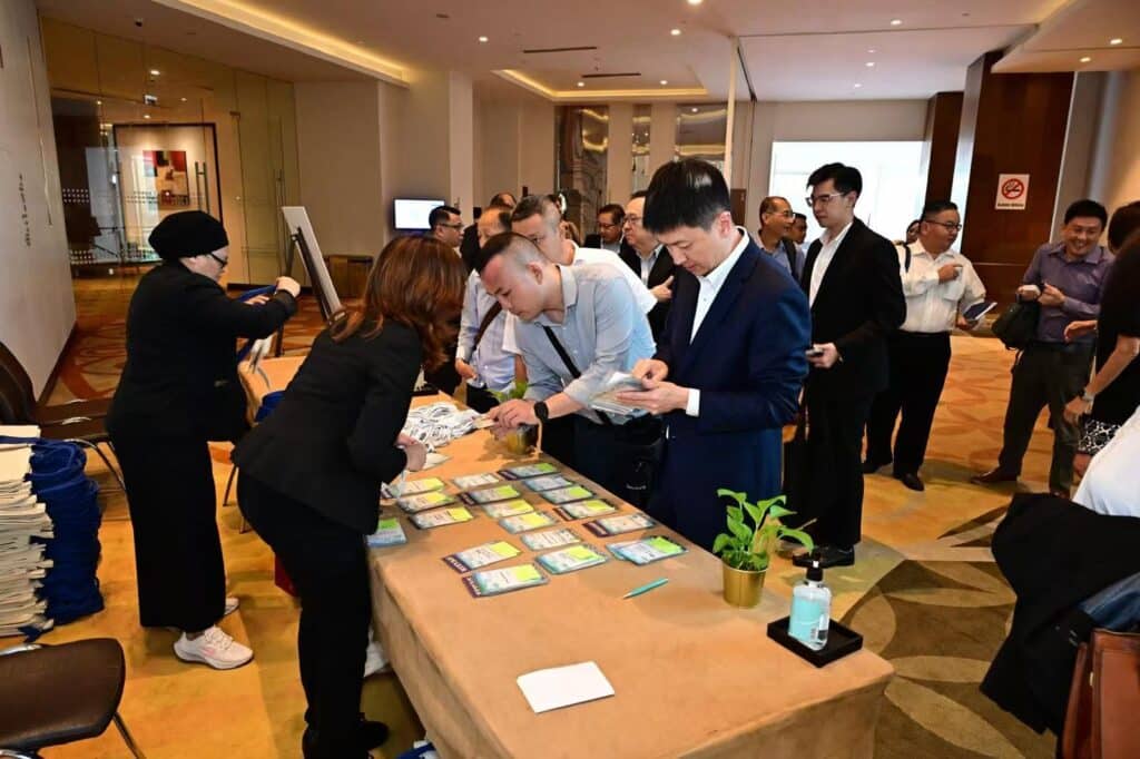 November 13th, 2024 marked the beginning of the 1st ASEAN Pulp & Paper Summit, and ROXCEL was the one of two strategic partners for this event.